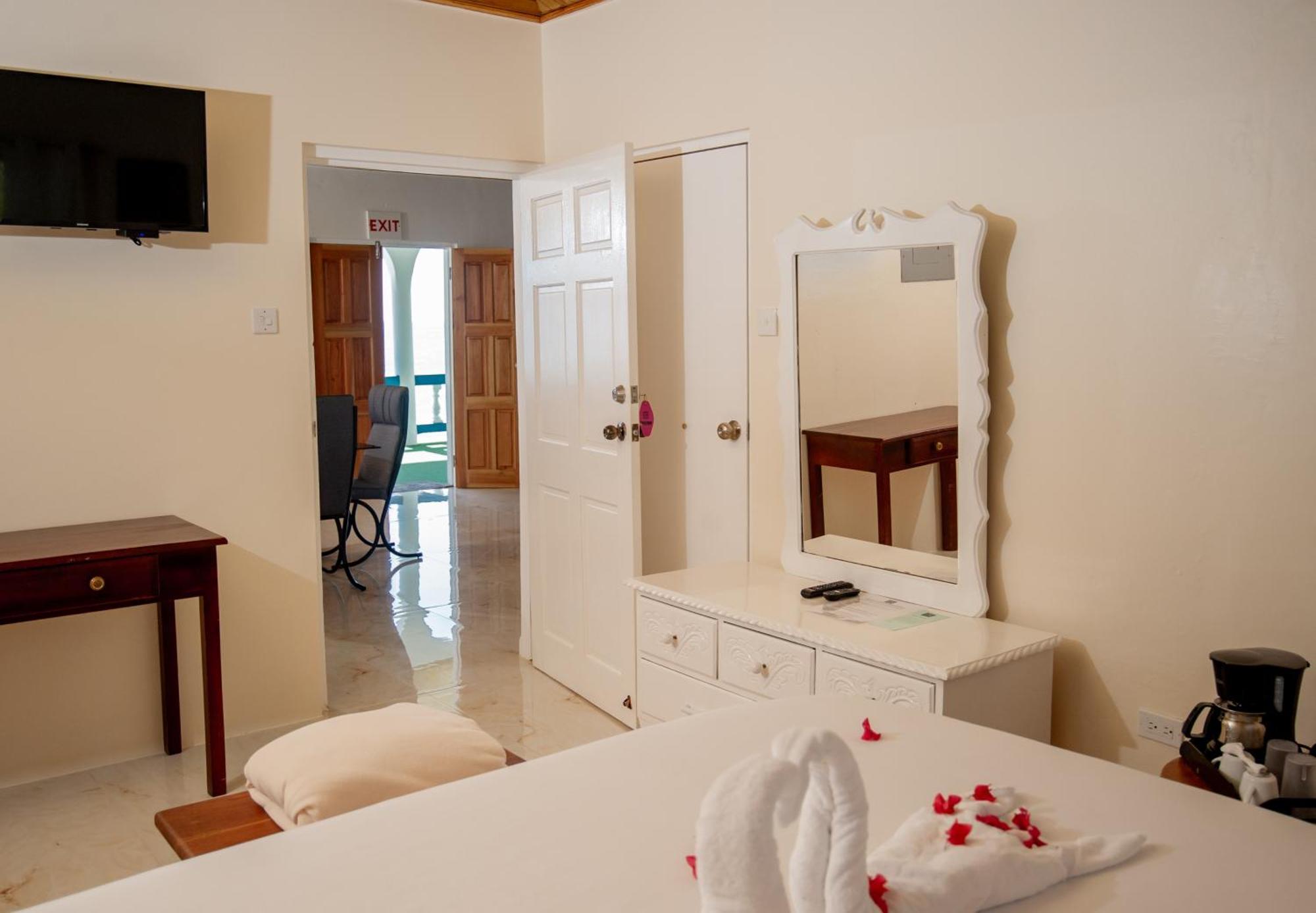 Beyond Sunset Resort & Villas เทรเชอร์ บีช ภายนอก รูปภาพ