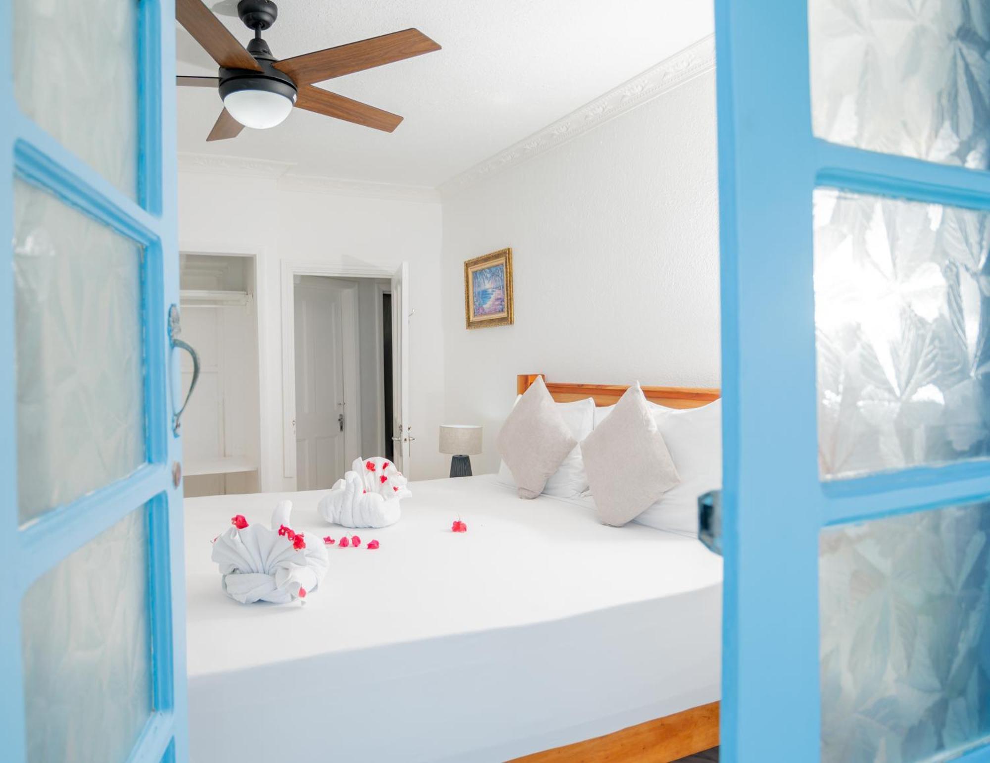 Beyond Sunset Resort & Villas เทรเชอร์ บีช ภายนอก รูปภาพ