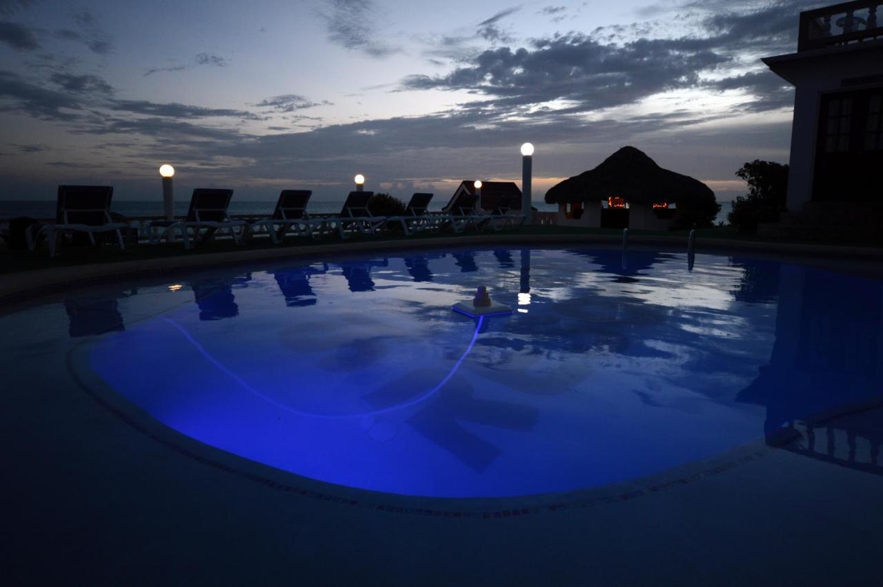 Beyond Sunset Resort & Villas เทรเชอร์ บีช ภายนอก รูปภาพ