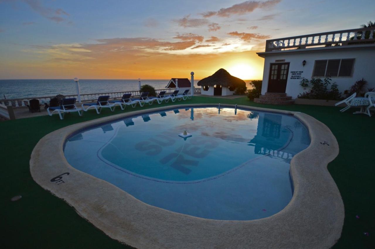 Beyond Sunset Resort & Villas เทรเชอร์ บีช ภายนอก รูปภาพ