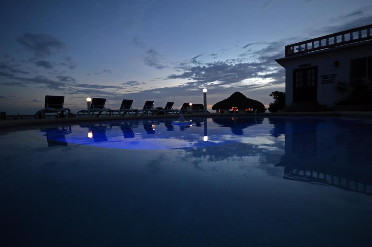 Beyond Sunset Resort & Villas เทรเชอร์ บีช ภายนอก รูปภาพ